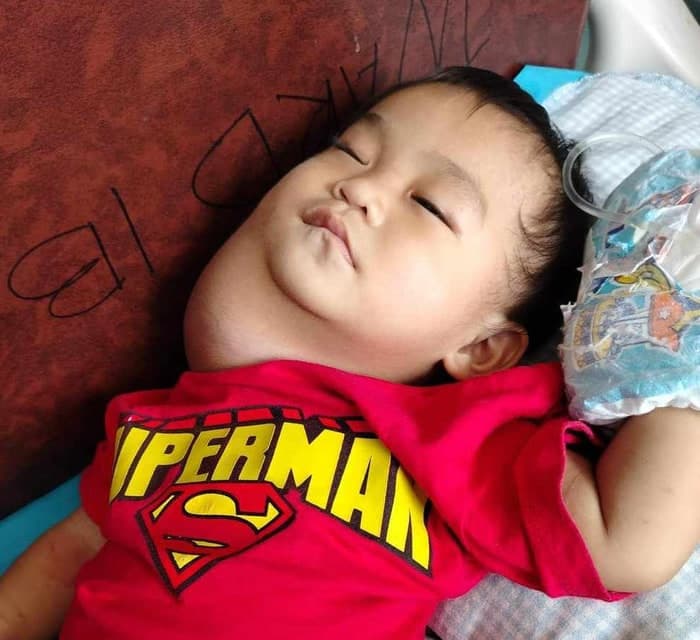 Akiro vive con un dolor que ningún niño debería soportar